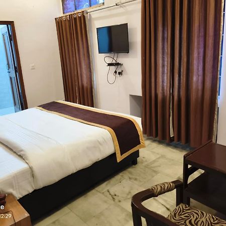 Hotel Anand Inn-Top Family Hotels Business Hotels Best Couple Friendly Hotel In לקנאו מראה חיצוני תמונה