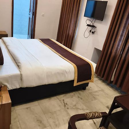Hotel Anand Inn-Top Family Hotels Business Hotels Best Couple Friendly Hotel In לקנאו מראה חיצוני תמונה